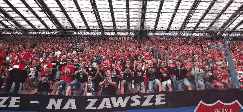 Frekwencja na meczach Ekstraklasy rośnie o 10 proc. rocznie.